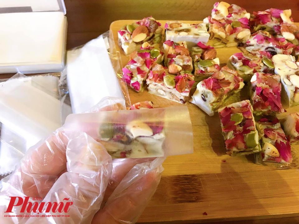 Công thức kẹo Nougat – kẹo hạnh phúc cho năm mới Kẹo Nougat - kẹo hạnh phúc có công thức làm cực kì đơn giản.