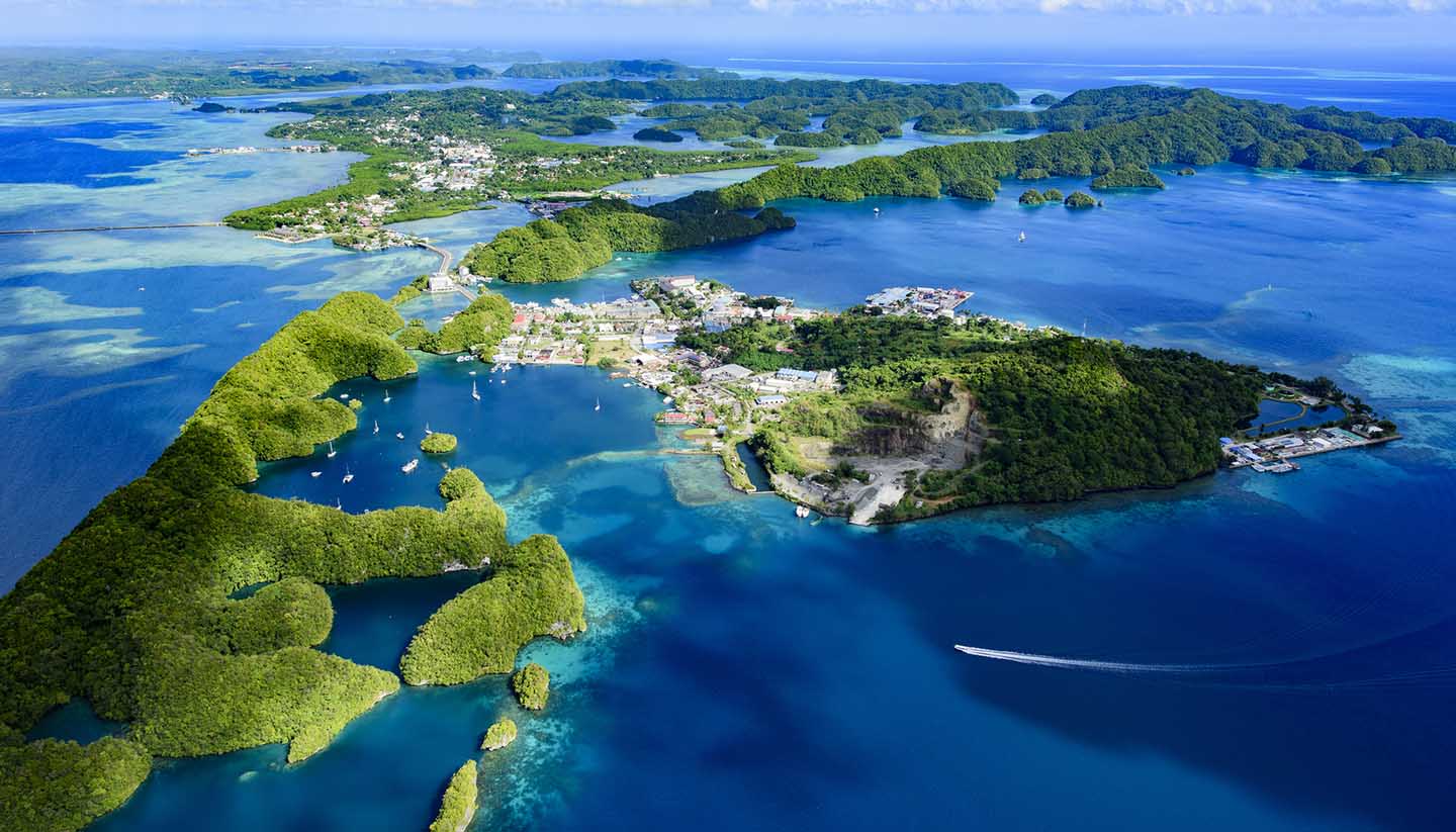 Quốc đảo Palau cấm kem chống nắng chứa thành phần gây hại môi trường Những đảo đá của Palau được xem là thiên đường cho thợ lặn biển vì vẻ đẹp nguyên sơ cùng hệ sinh thái phong phú.