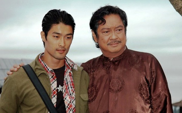 Nghệ sĩ Việt bàng hoàng: 'Nghệ sĩ Chánh Tín đã đi rồi sao?' Nghệ sĩ Chánh Tín và diễn viên Johnny Trí Nguyễn