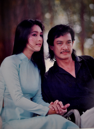 Nghệ sĩ Việt bàng hoàng: 'Nghệ sĩ Chánh Tín đã đi rồi sao?' Nghệ sĩ Chánh Tín bên cạnh diễn viên Diễm My thời trẻ