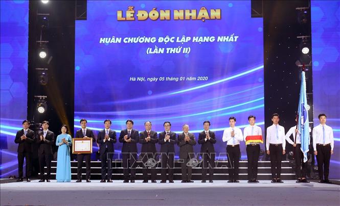 Hội Sinh viên Việt Nam đón nhận Huân chương Độc lập Hạng Nhất Hội Sinh viên Việt Nam đón nhận Huân chương Độc lập hạng Nhất (lần thứ II) của Chủ tịch nước. Ảnh: Văn Điệp/TTXVN