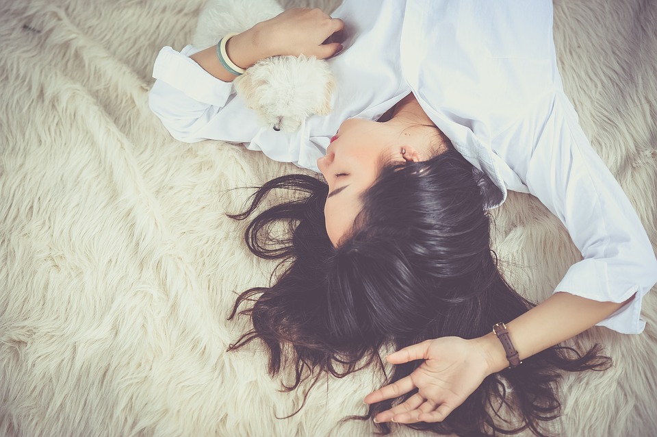 Đàn bà đi công tác là ngoại tình liên miên? Có phải đàn bà nào cũng không chịu nổi thiếu thốn? Ảnh minh họa