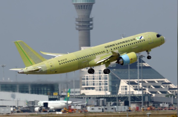Trung Quốc vẫn chưa thể đuổi kịp Boeing và Airbus Phiên bản thử nghiệm thứ 5 của C919 cất cánh vào tháng 10/2019.