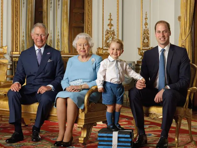 Harry và Meghan buồn bã khi bị loại khỏi các ảnh Giáng sinh Hoàng gia Hình ảnh trước đó được chụp vào năm 2015 - Ảnh: Getty Images/Ranald Mackechnie