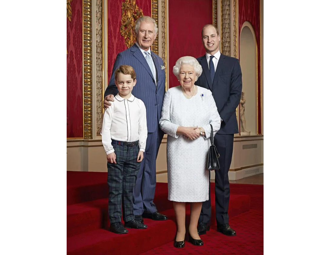 Harry và Meghan buồn bã khi bị loại khỏi các ảnh Giáng sinh Hoàng gia Ảnh dòng kế vị được cho là đã khiến Meghan và Harry buồn bã được cập nhật sau khi có bức ảnh được công bố trước đó vào năm 2015 - Ảnh: Getty Images/Ranald Mackechnie