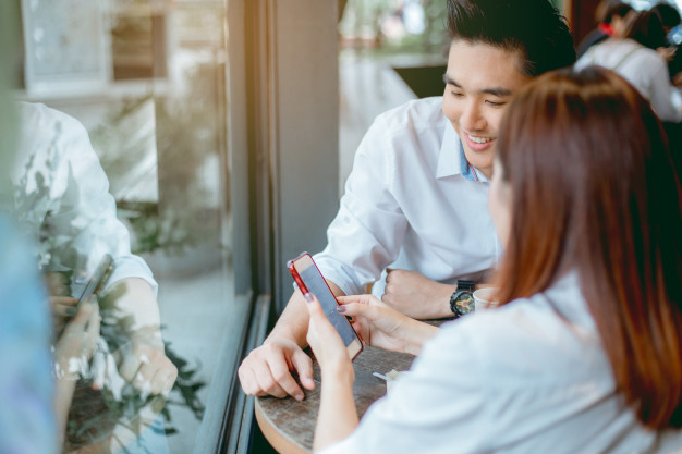 Đăng hình vợ mới để trả thù vợ cũ Hồi sống với vợ cũ, anh chỉ chơi Facebook cho có, chẳng bao giờ đăng gì. Ảnh minh hoạ.