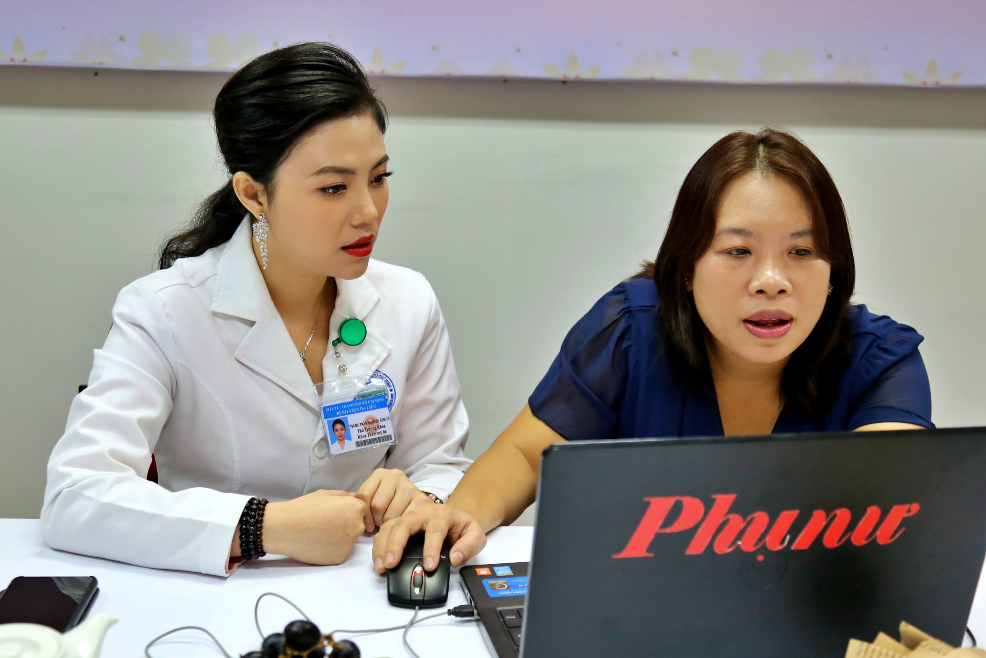 Thạc sĩ - bác sĩ Trần Nguyên Ánh Tú - Phó trưởng khoa Thẩm mỹ da - Bệnh viện Da Liễu TP.HCM trả lời giao lưu trực tuyến 