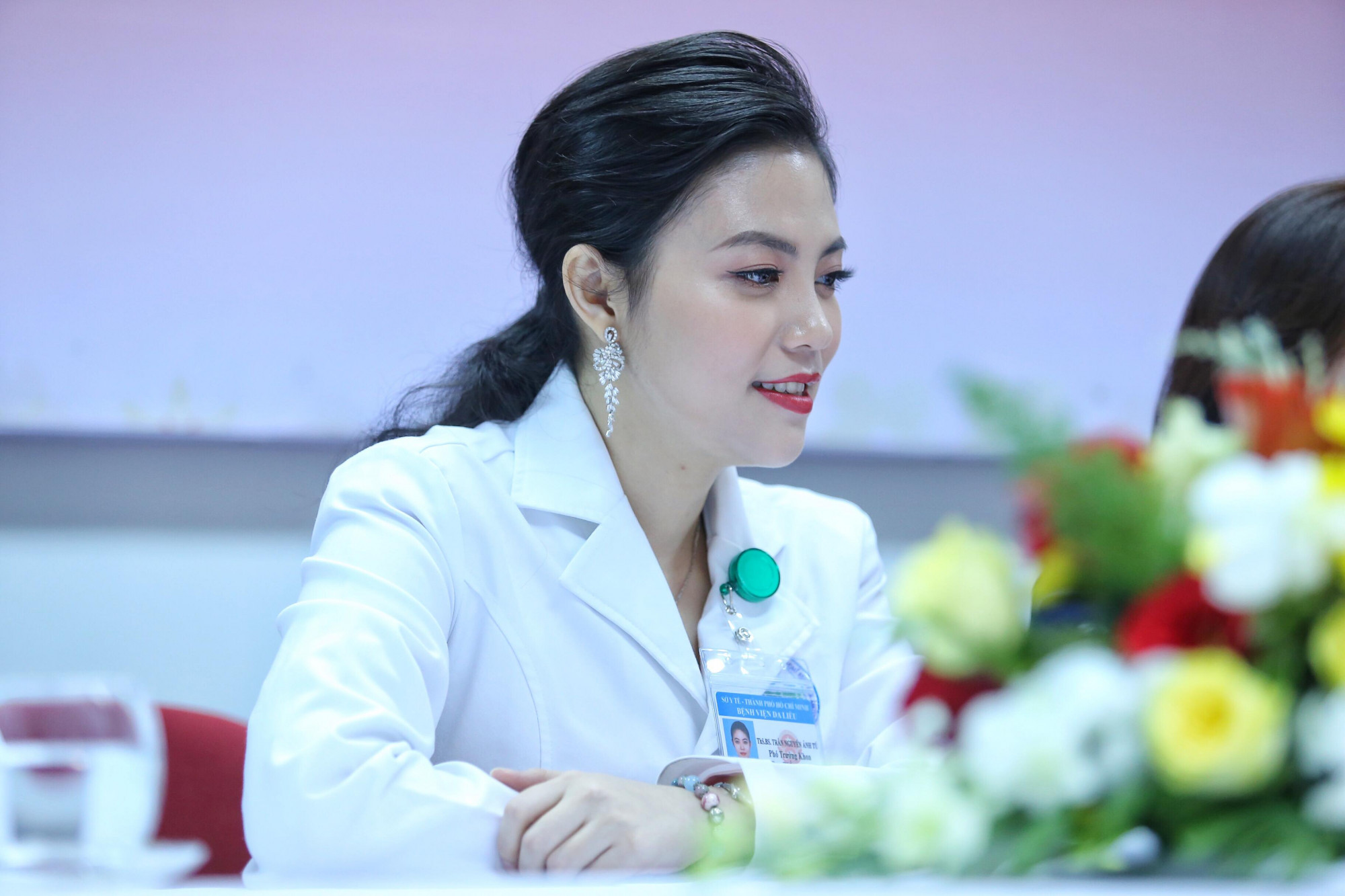 Thạc sĩ - bác sĩ Trần Nguyên Ánh Tú - Phó trưởng khoa Thẩm mỹ da - Bệnh viện Da Liễu TP.HCM trả lời giao lưu trực tuyến