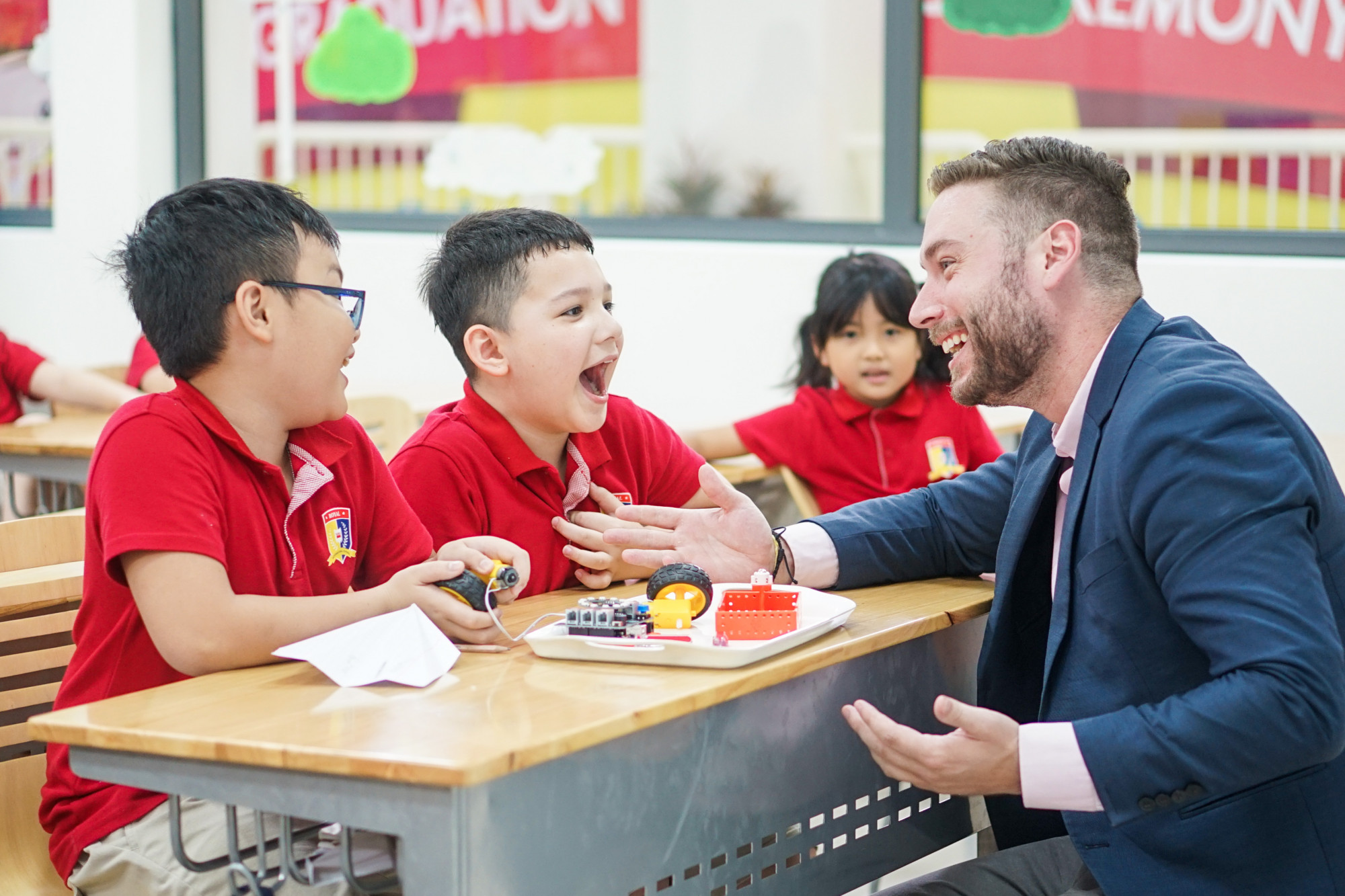 Chọn trường song ngữ quốc tế, nhận ưu đãi 25% học phí trong suốt 5 năm Royal School mang đến mô hình đào tạo song ngữ quốc tế liên cấp. Nguồn ảnh: Royal School