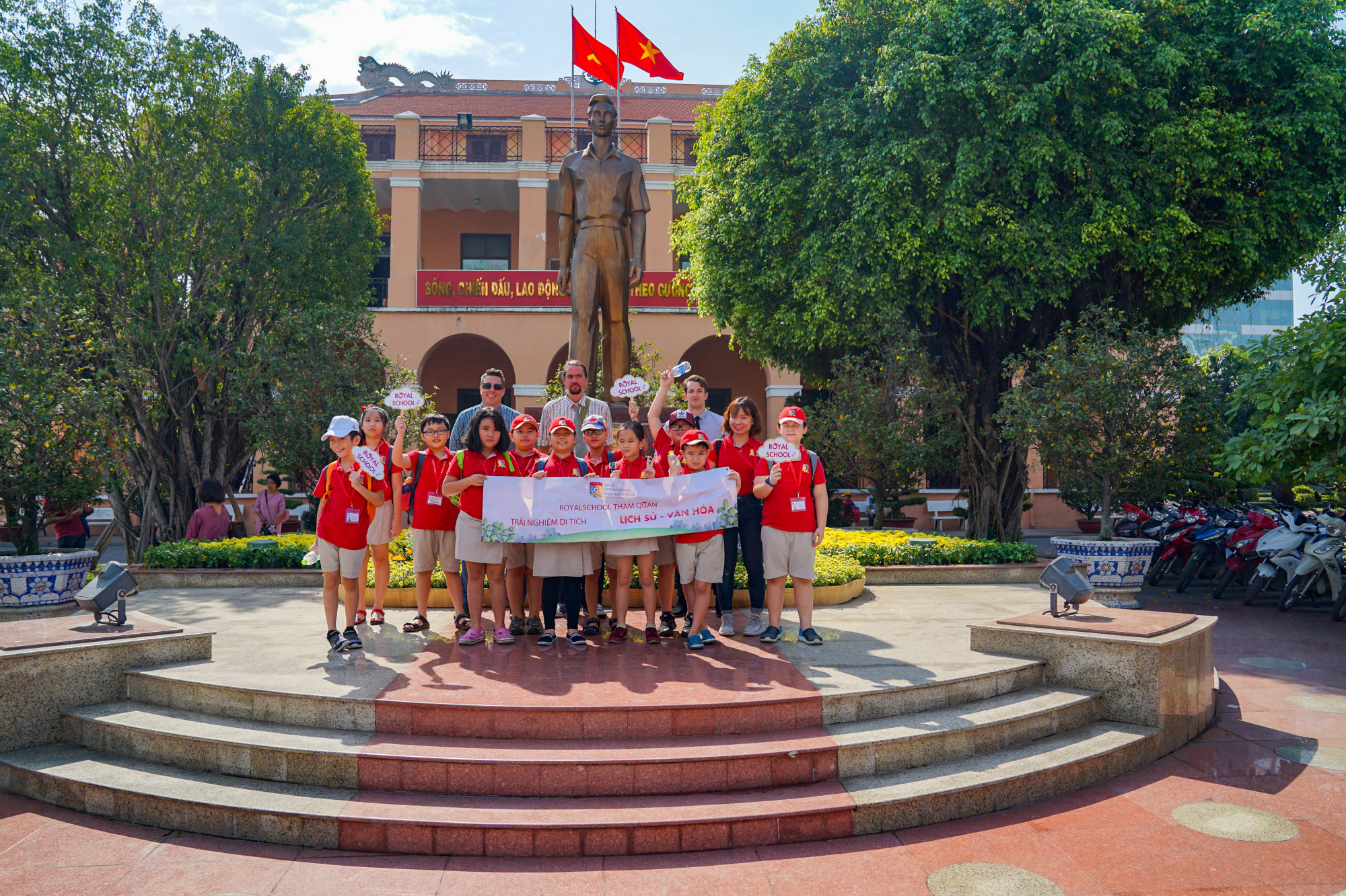 Chọn trường song ngữ quốc tế, nhận ưu đãi 25% học phí trong suốt 5 năm Royal School mang đến cho học sinh đa dạng các hoạt động ngoại khóa, khám phá văn hóa, lịch sử. Nguồn ảnh: Royal School