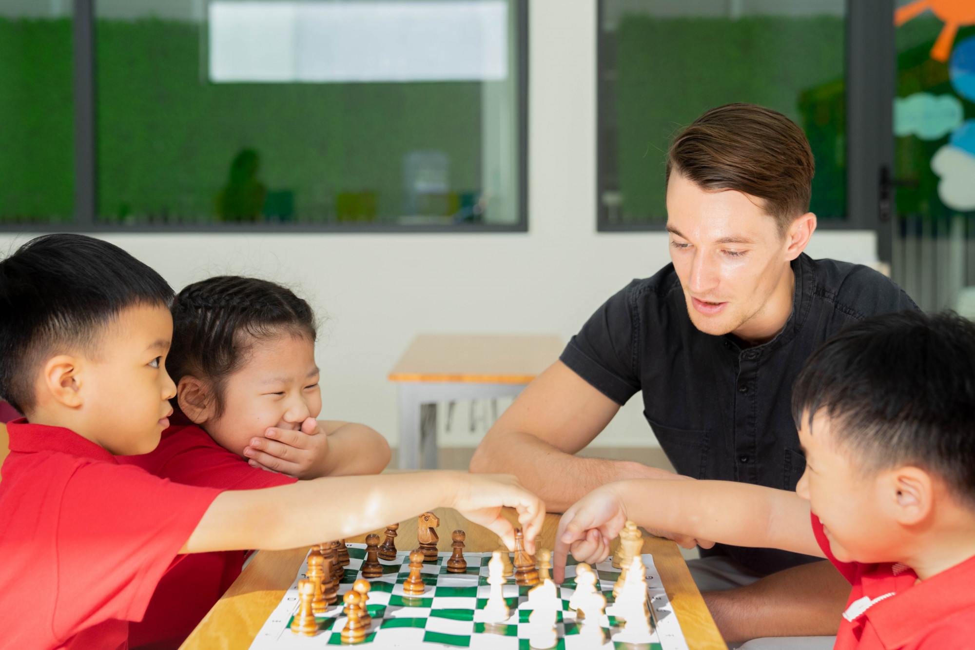 Chọn trường song ngữ quốc tế, nhận ưu đãi 25% học phí trong suốt 5 năm Học sinh Royal School có đủ năng lục chinh phục các kỳ thi quốc tế có giá trị toàn cầu. Nguồn ảnh: Royal School