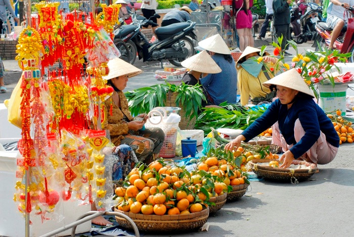 Tết ngay sau lưng rồi
