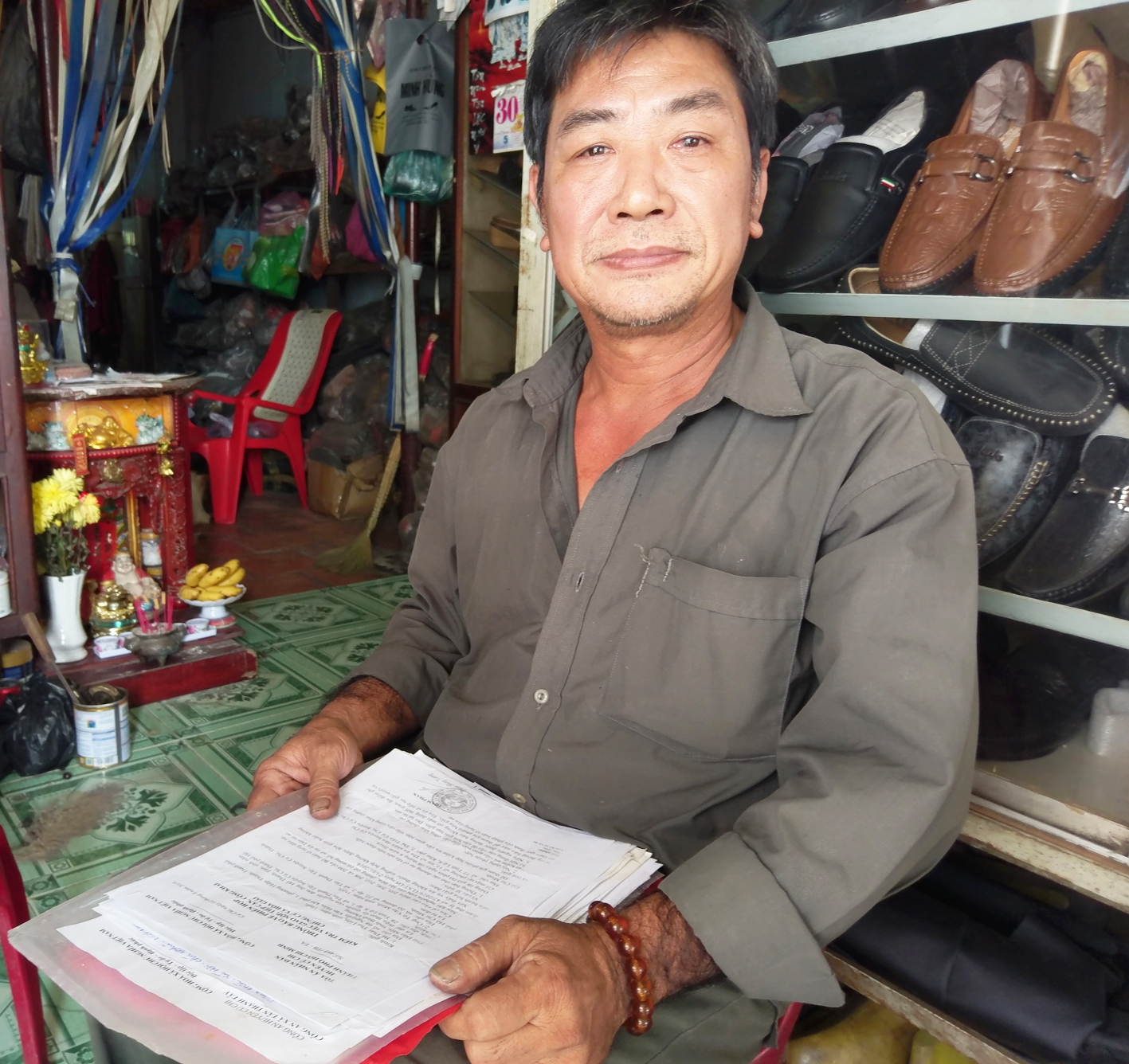Diễn biến bất ngờ vụ hai tờ vé số độc đắc 'đi lạc’ Ông Quân theo đuổi việc đòi lại hai tờ vé số trúng độc đắc hơn hai năm nay, nhưng vụ việc vẫn chưa có hồi kết