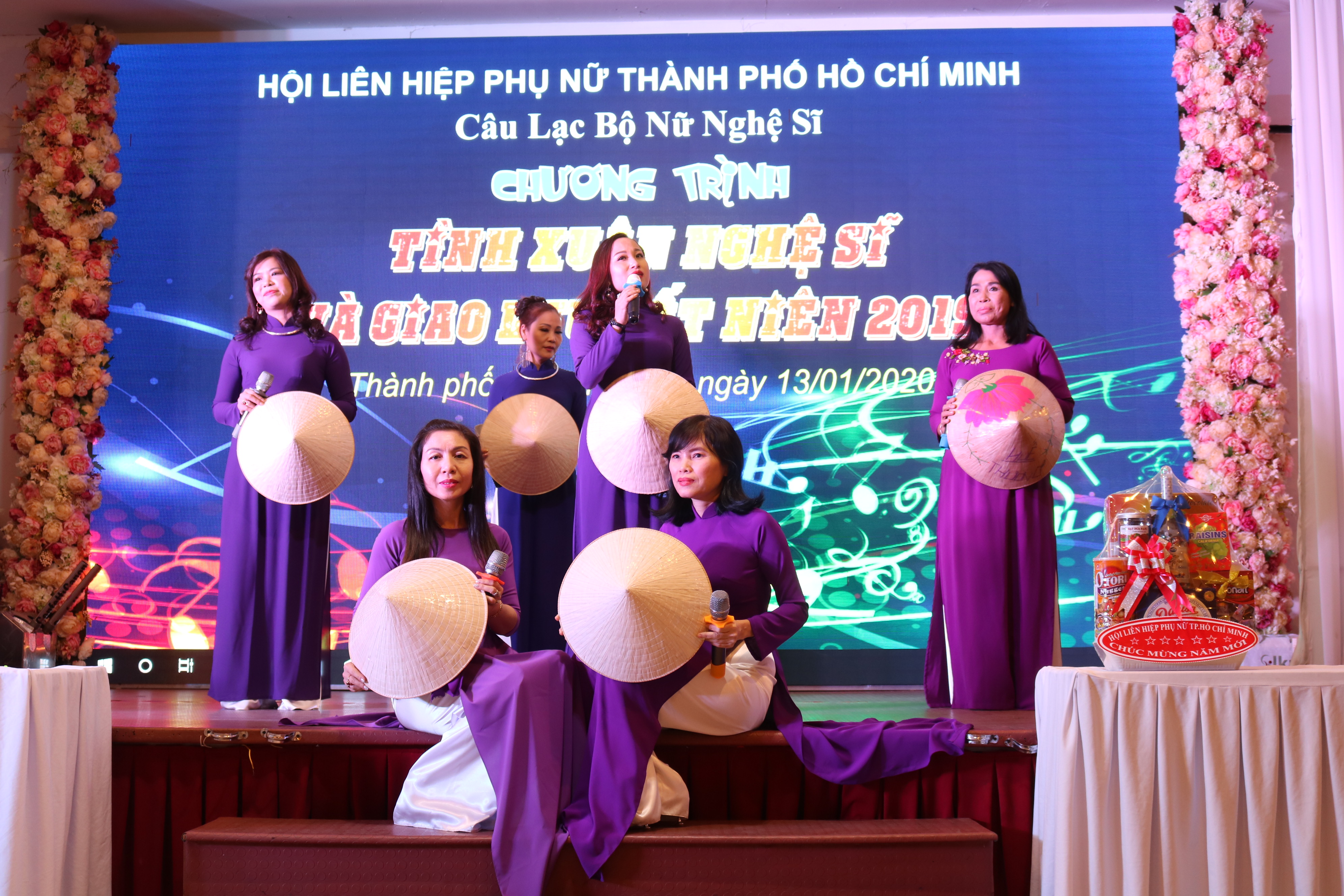 Tình Xuân nghệ sỹ Tiết mục nÓN hUẾ QUÊ EM.