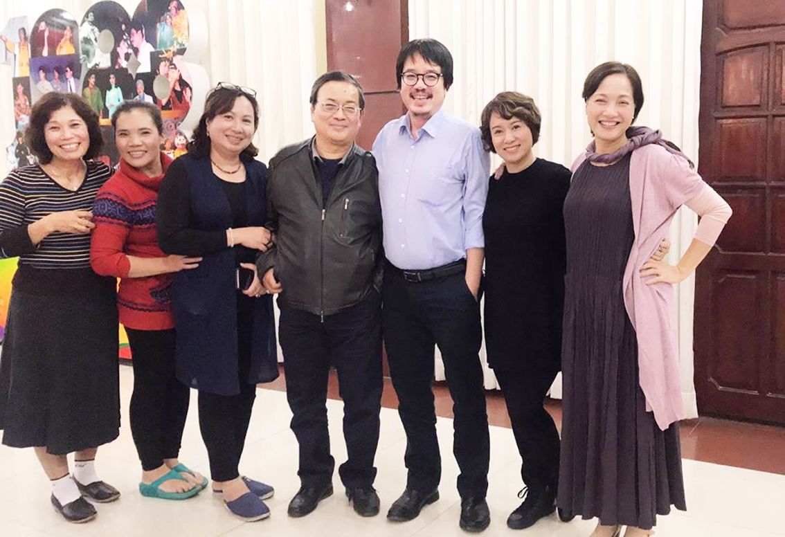 Trương Nhuận, 'thuyền trưởng' đa tài đã ra đi Trương Nhuận và các đồng nghiệp Nhà hát Tuổi Trẻ - Ảnh: Facebook nhân vật