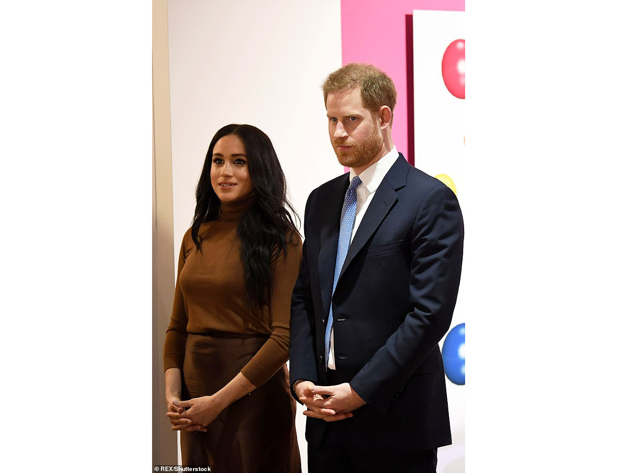 Nữ hoàng không còn gọi Harry và Meghan bằng các tước hiệu Hoàng gia Vợ chồng Harry – Meghan - Ảnh: Getty Images