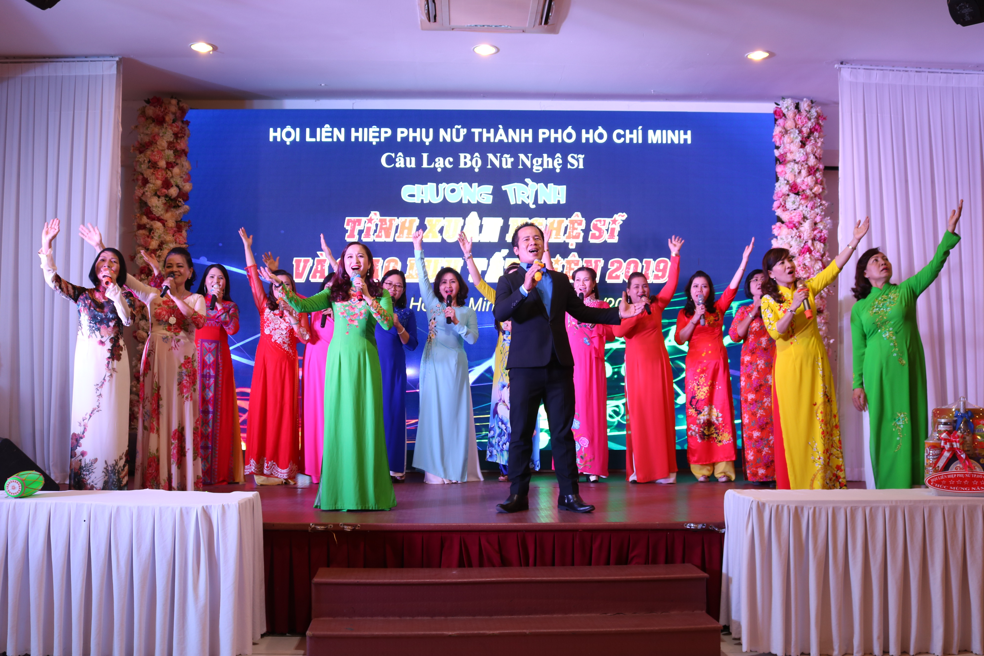 Tình Xuân nghệ sỹ Tiết mục liên khúc Ngày Tết Việt Nam và Chúc Tết mọi nhà.