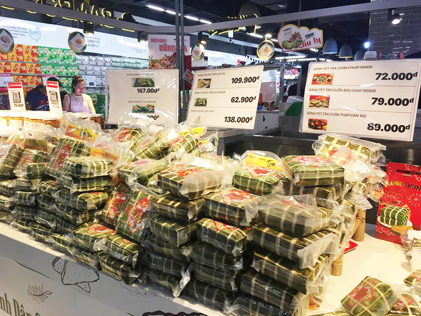 Bánh chưng tăng giá theo thịt heo, lá gói, nhân công Bánh chưng hiện đã được bày bán ở các siêu thị