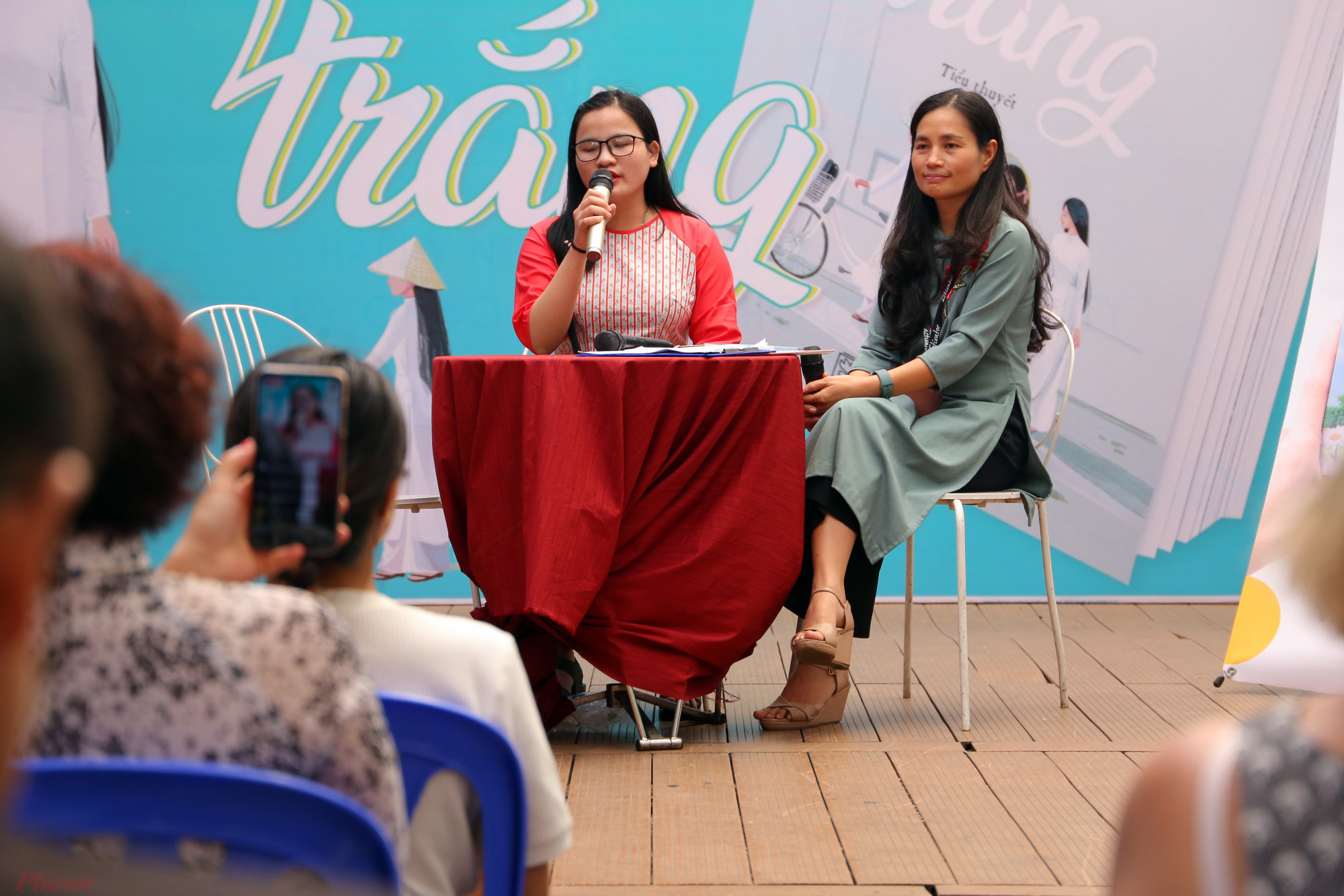 Đường sách TPHCM thu về 44 tỷ đồng trong năm 2019 Các hoạt động ciao lưu ra mắt sách được tổ chức thường xuyên, thay vì trước kia chỉ vào cuối tuần thì nay đã tổ chức tất cả các ngày trong tuần.