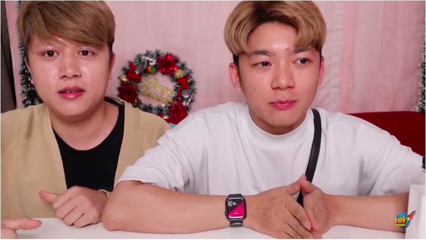 Lại thêm một kênh YouTube có nội dung nguy hại cho trẻ em Hai nhân vật chủ kênh lên tiếng xin lỗi trước phản ứng từ dư luận.