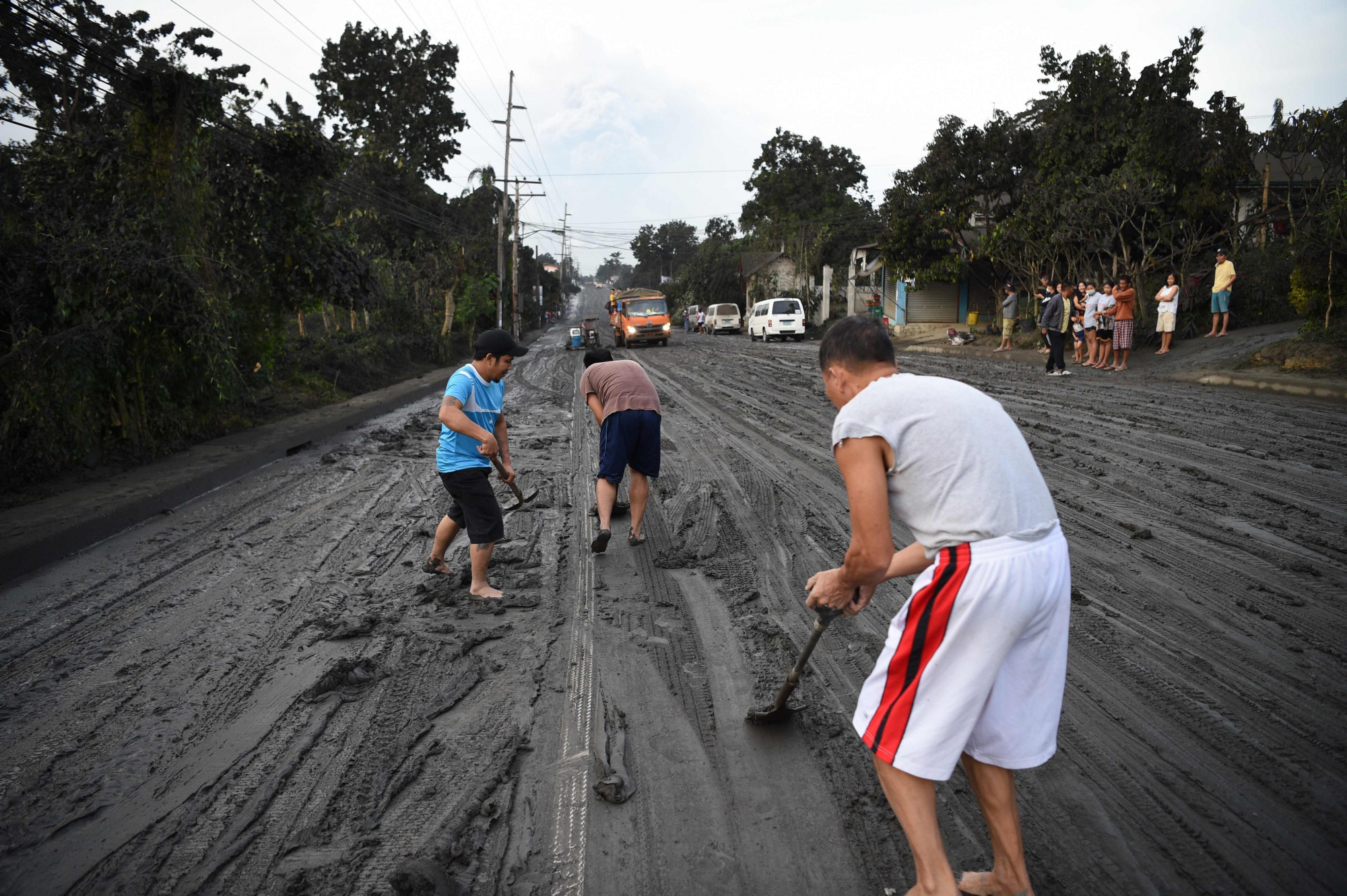 Philippines lo ngại thảm họa núi lửa Taal Người dân tham gia