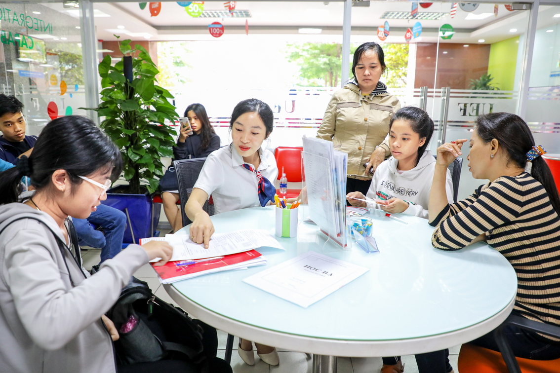Sinh viên bỏ trường công sang trường tư không vì đuối Nhiều sinh viên chọn học trường đại học tư vì tính thực tiễn của chương trình đào tạo - Ảnh: Thanh Thanh