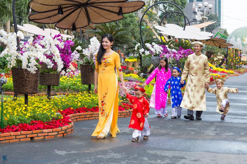 Sau ly hôn, tôi đưa con đi du lịch trốn tết Tôi chạnh lòng khi chứng kiến cảnh gia đình sum vầy của mọi người xung quanh. Ảnh minh hoạ
