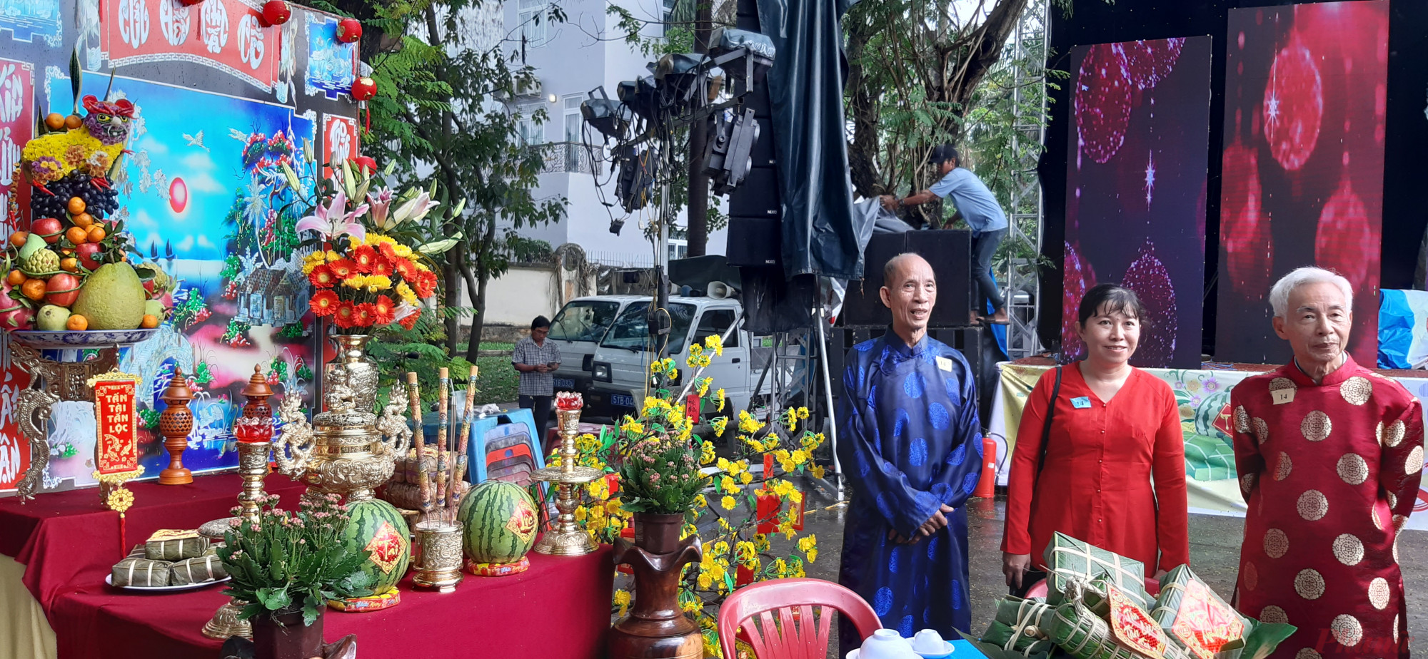 Bày trí bàn thờ gia tiên, thầy cô không rành! Bàn thờ giành giải nhất hội thi của đơn vị phường 14
