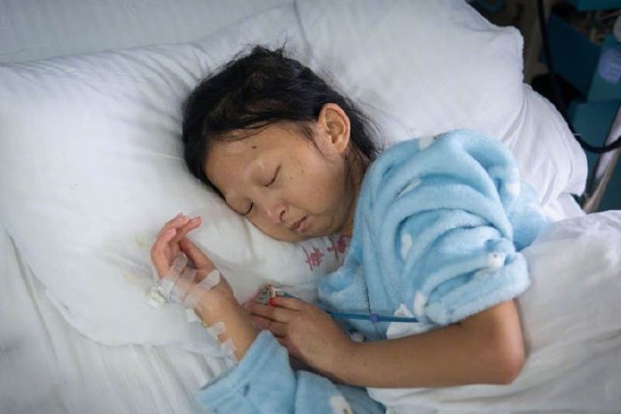 Nữ sinh qua đời sau 5 năm ăn cơm dằm ớt để dành tiền cho em chữa bệnh Nữ sinh được cộng đồng biết đến vào tháng 10/2019 khi phải nhập viện điều trị suy nhược sau nhiều năm ăn uống kham khổ, dành tiền cho em trị bệnh.