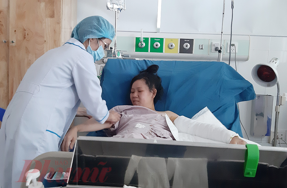 Tết này mẹ chưa về kịp, con đừng buồn mẹ nghe con Chị Nguyễn Thị Thùy Trang - Điều dưỡng khoa Cấp cứu, Bệnh viện Quận Thủ Đức bị giao thông nghiêm trọng khi còn cách bệnh viện 200 mét.