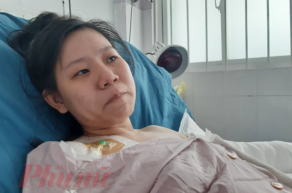 Tết này mẹ chưa về kịp, con đừng buồn mẹ nghe con Sợ mọi người lo lắng, chị Trang luôn mỉm cười, nhưng khi còn lại một mình, chị không ngăn nổi dòng nước mắt.