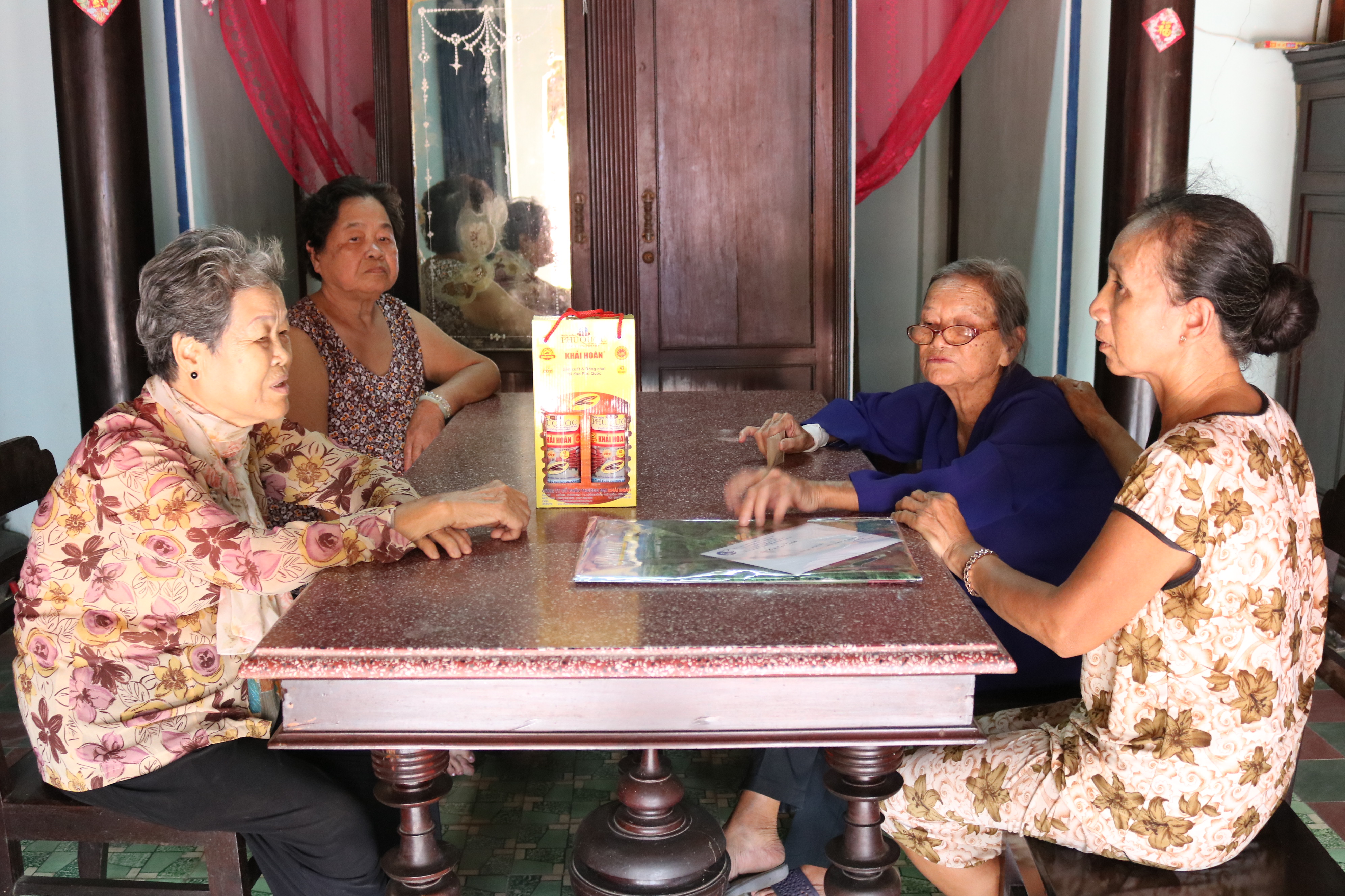 Còn gặp nhau đây thì hãy cứ vui Lên Tây Ninh thăm các cơ sở bảo bọc cánh phụ vận thời kháng chiến.