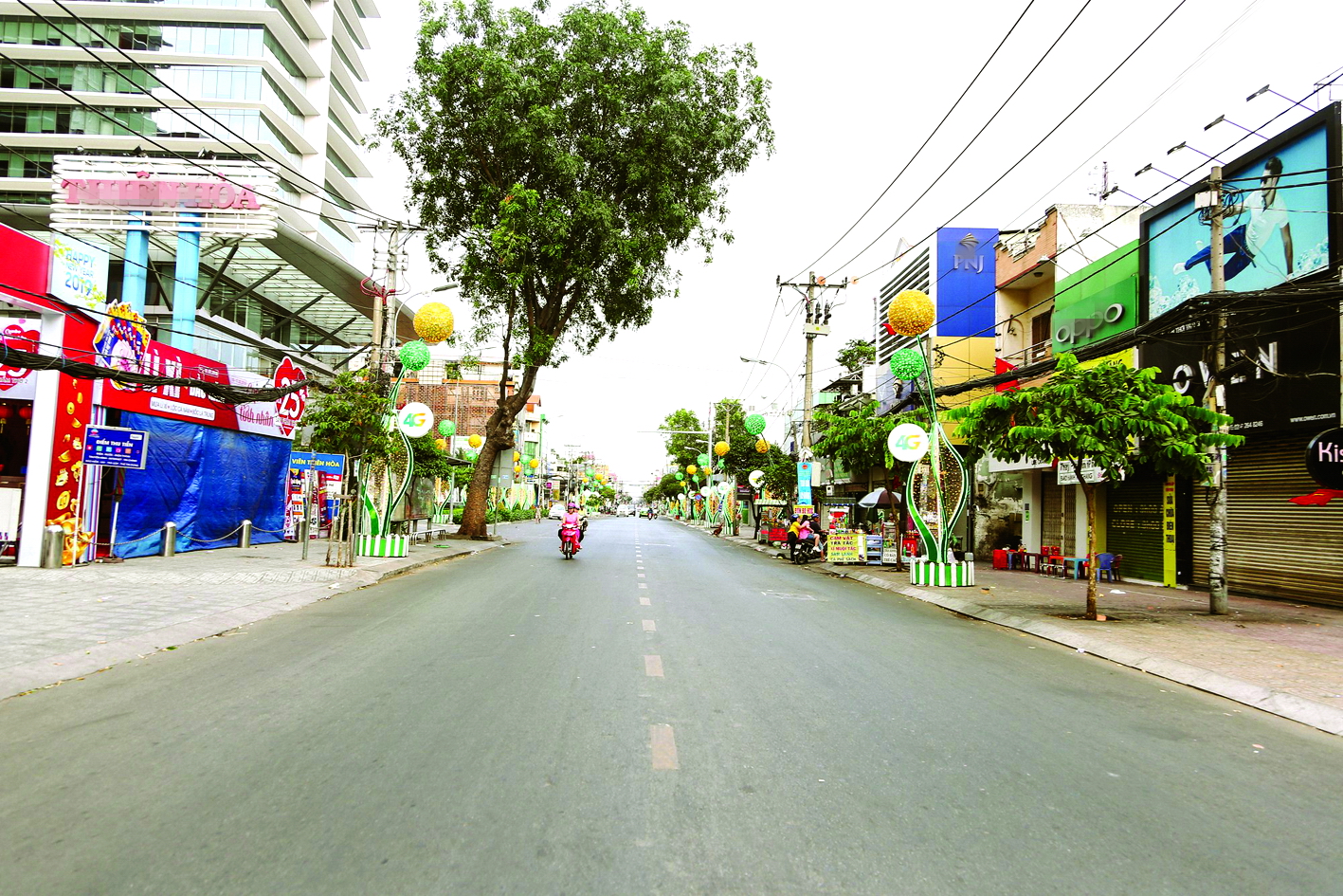 Về để làm gì? Thành phố Hồ Chí Minh ngày mùng Một tết ẢNH: KEO TRUONG