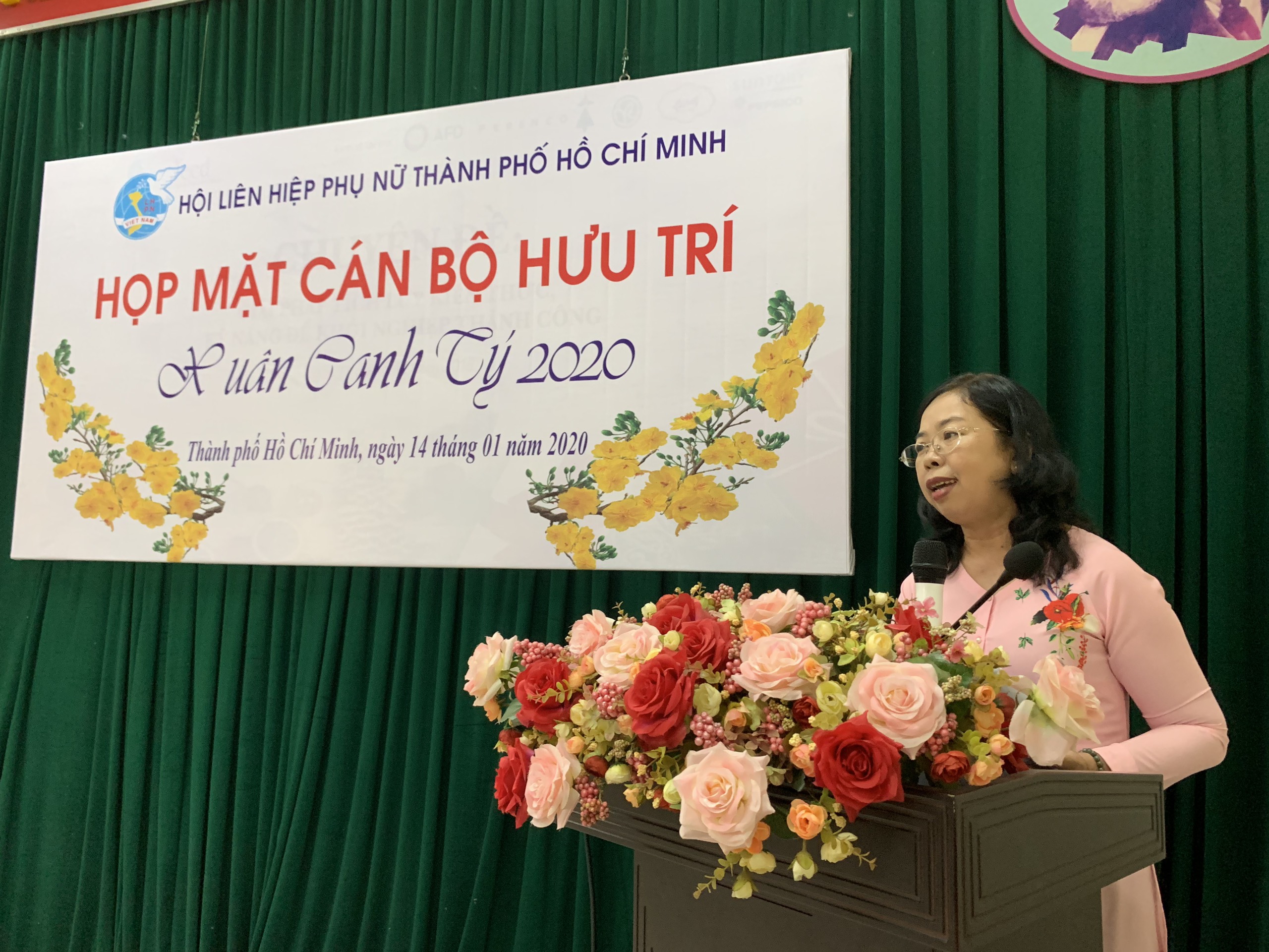 Còn gặp nhau đây thì hãy cứ vui Bà Đỗ Thị Chánh - Phó chủ tịch Hội LHPN TP.HCM - gửi lời chúc mừng năm mới Canh Tý đến các dì cán bộ hưu trí.