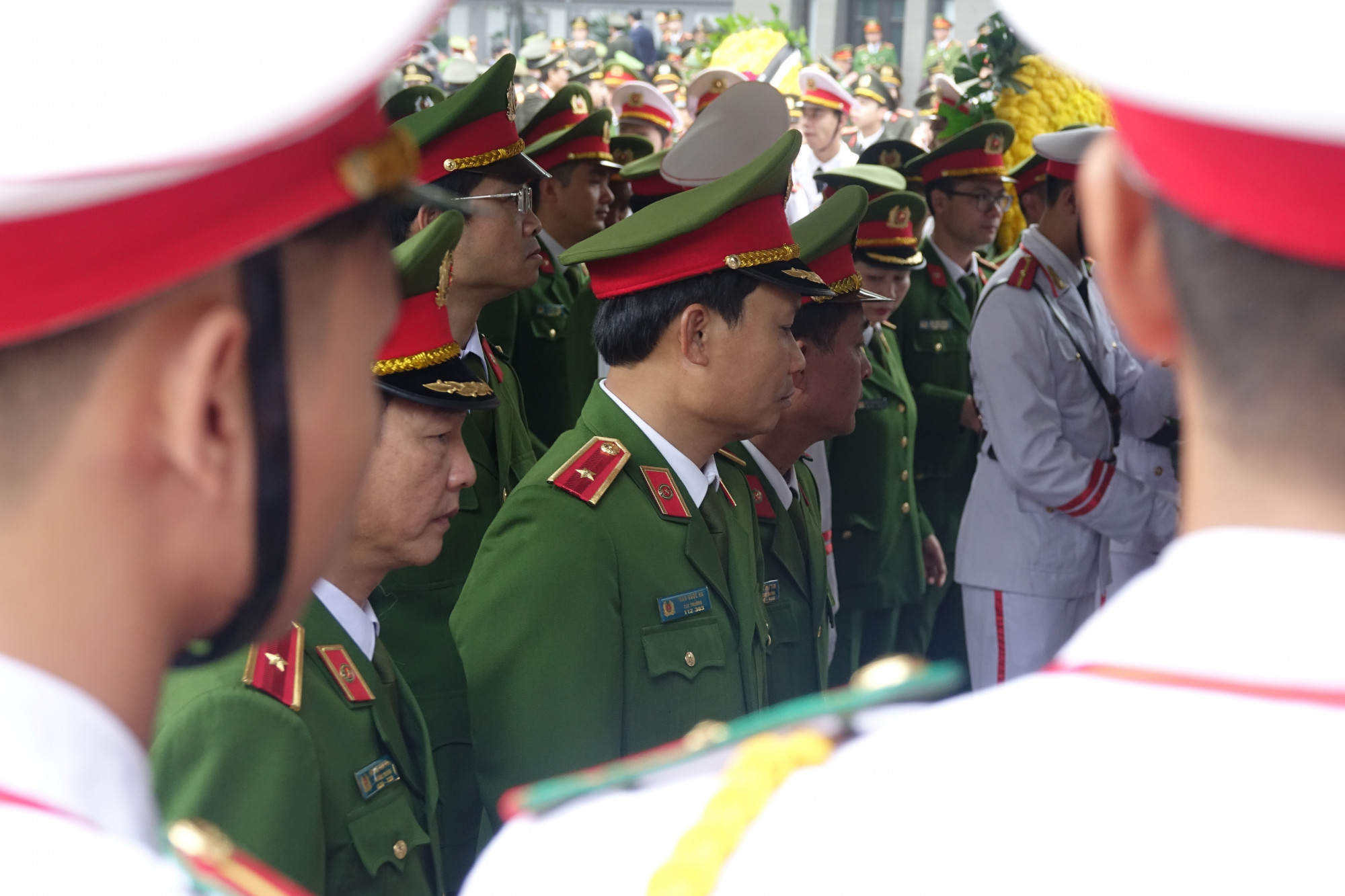 Thủ tướng đến viếng 3 chiến sĩ công an hy sinh ở Đồng Tâm Nhiều người không kìm nén được cảm xúc trước khi vào viếng