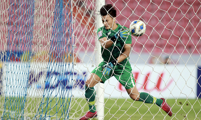 U23 Việt Nam chia tay giải U23 châu Á Tình huống thủ môn Bùi Tiến Dũng mắc sai lầm để các cầu thủ U23 Triều Tiên gỡ hòa