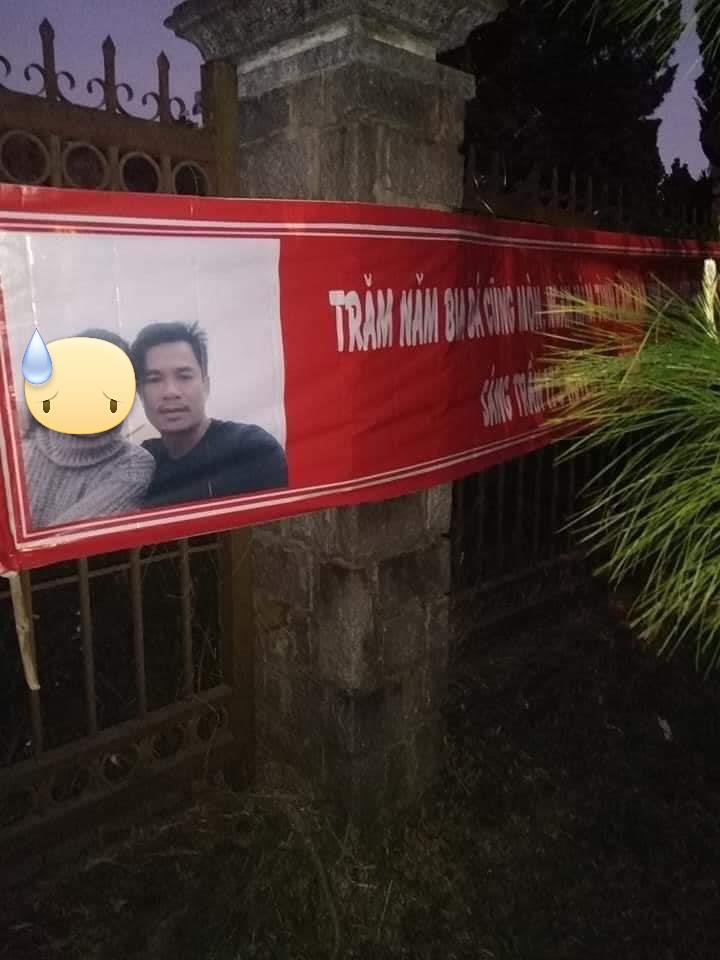 Trả thù người yêu cũ kiểu quái chiêu dịp cuối năm ...trên hàng rào. Ảnh từ Facebook
