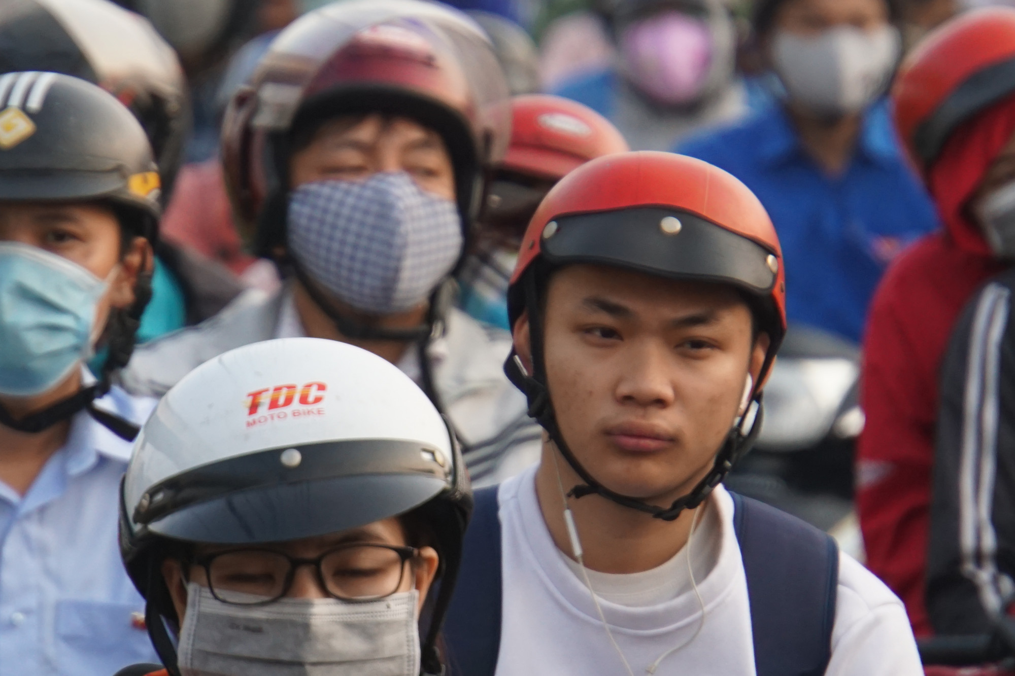 Cửa ngõ phía Đông TPHCM kẹt cứng từ sáng tới trưa trong ngày 23 Tết Người dân mệt mõi cày ải kẹt xe đi làm ngày cận Tết