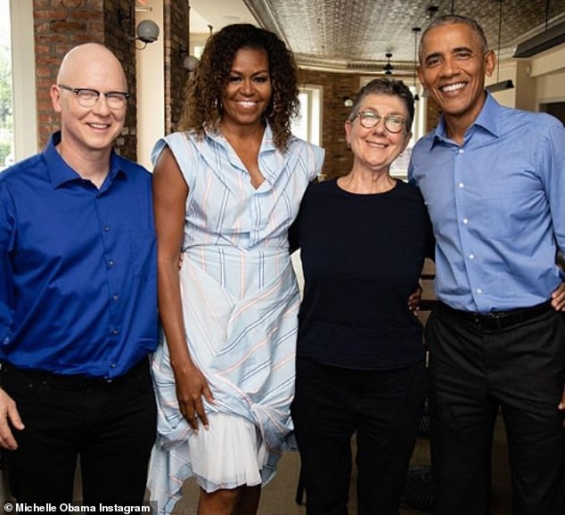Cựu Tổng thống Obama mừng sinh nhật vợ gây bão mạng xã hội Michelle viết trên Instagram: