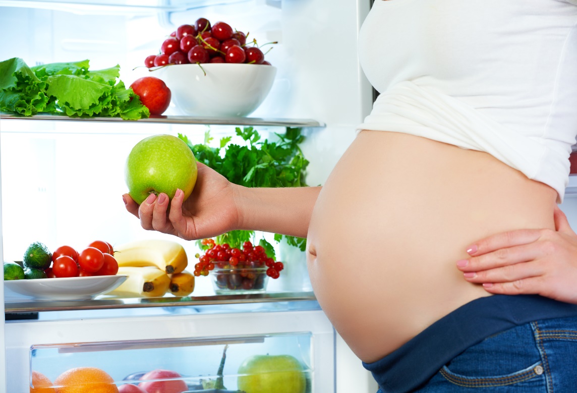 Dinh dưỡng là một trong những yếu tố quan trọng giúp nuôi dưỡng trí thông minh cho trẻ từ giai đoạn bào thai Chế độ dinh dưỡng phù hợp sẽ kích thích não bộ trẻ phát triển ngay từ khi còn trong bụng mẹ