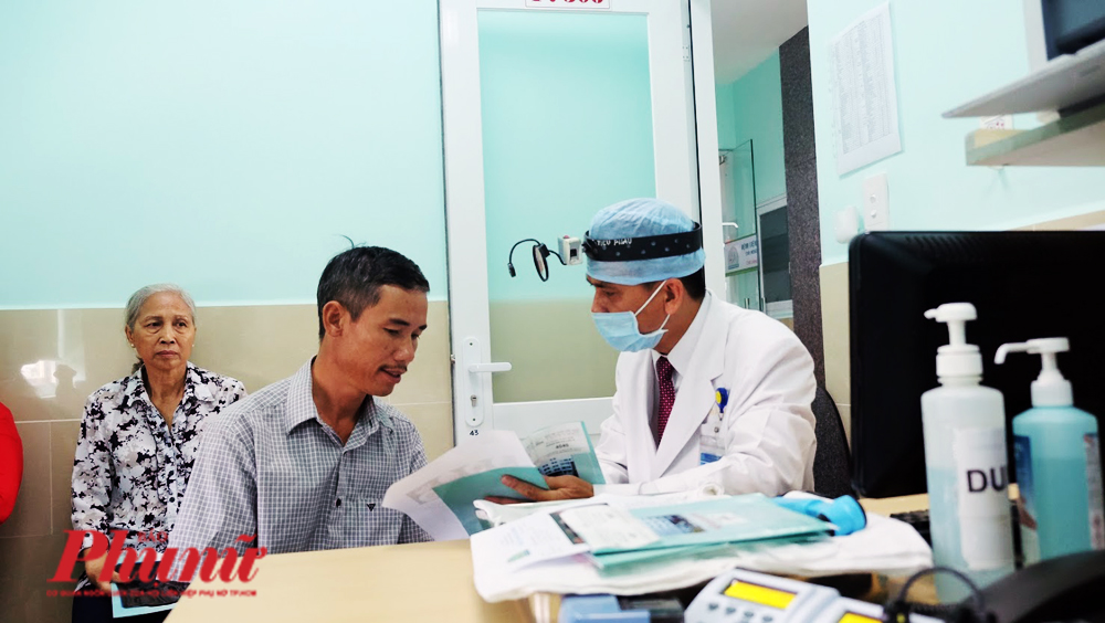 Kỳ lạ loại u gây chảy máu mũi thường phát triển mạnh ở nam giới tuổi dậy thì Bệnh nhân đến khám tại BV Tai Mũi Họng TP.HCM. Ảnh: Hiếu Nguyễn