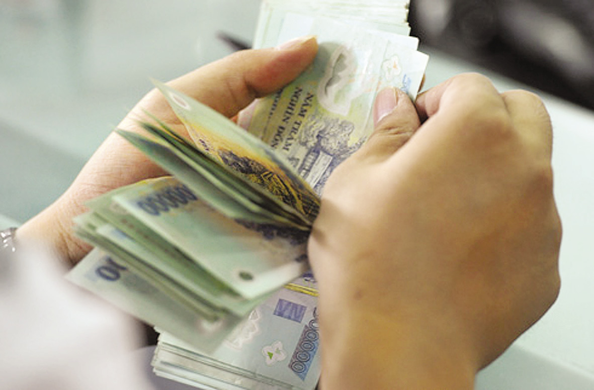Mười triệu đồng có đủ chi tiêu cả tết? Tiền thưởng của hai vợ chồng, cộng lại khoảng mười triệu đồng. Ảnh minh họa