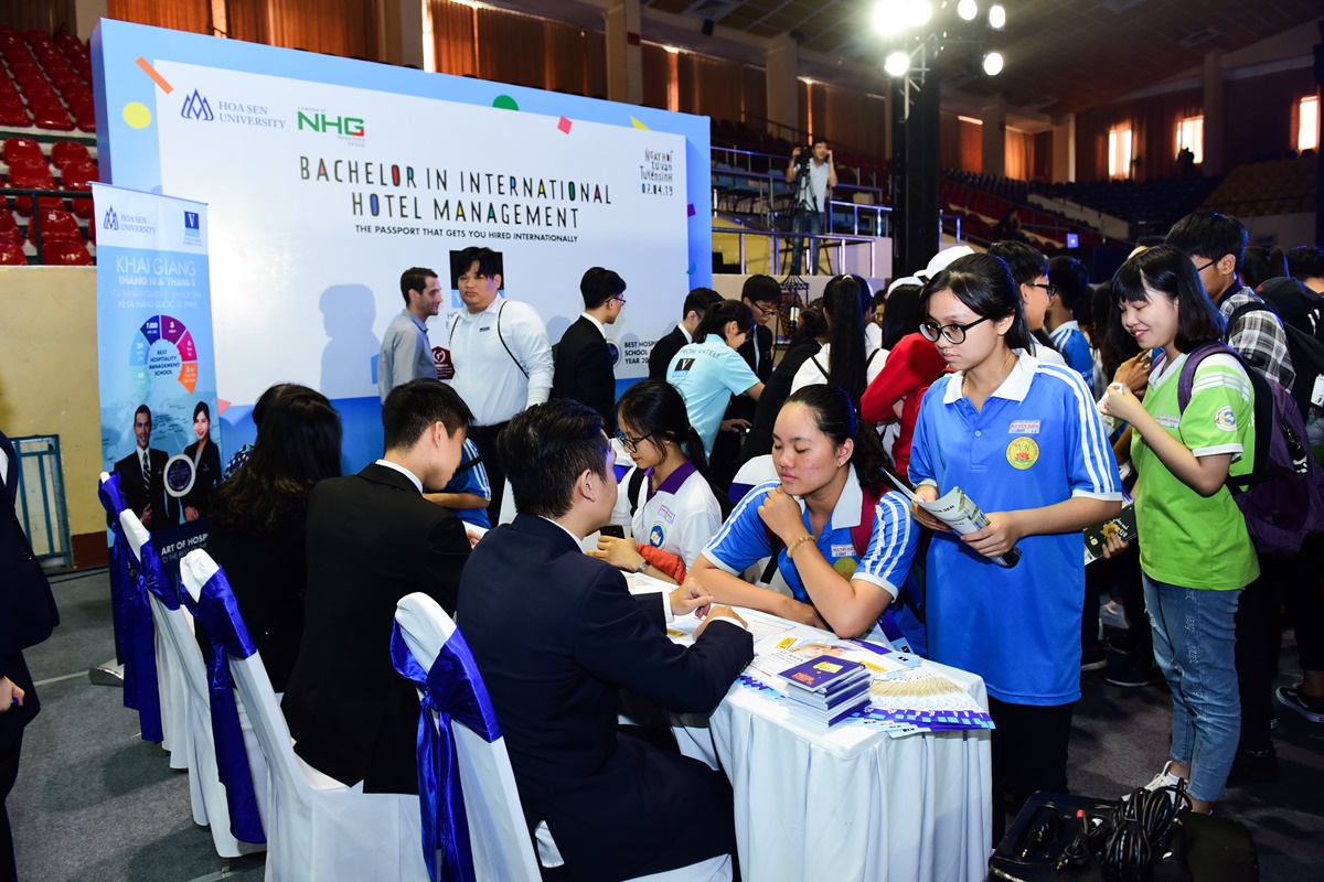 Trường đại học đầu tiên đào tạo ngành Hoa Kỳ học Học sinh TP.HCM tìm hiểu ngành nghề tại Trường ĐH Hoa Sen