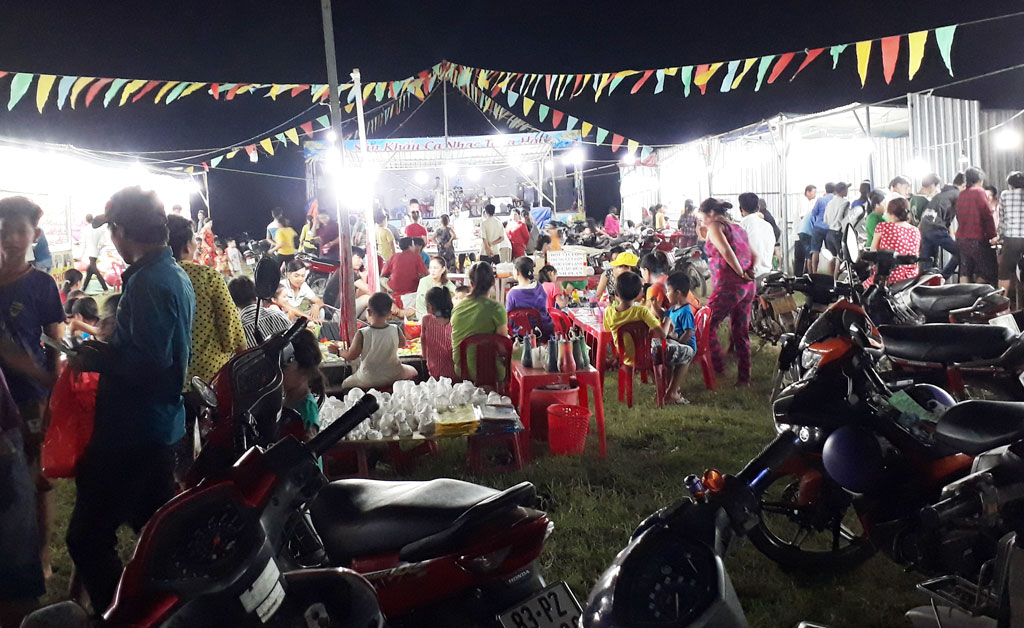Vui nào bằng lô tô ngày tết Hội xuân cũng là góc mưu sinh của nhiều người