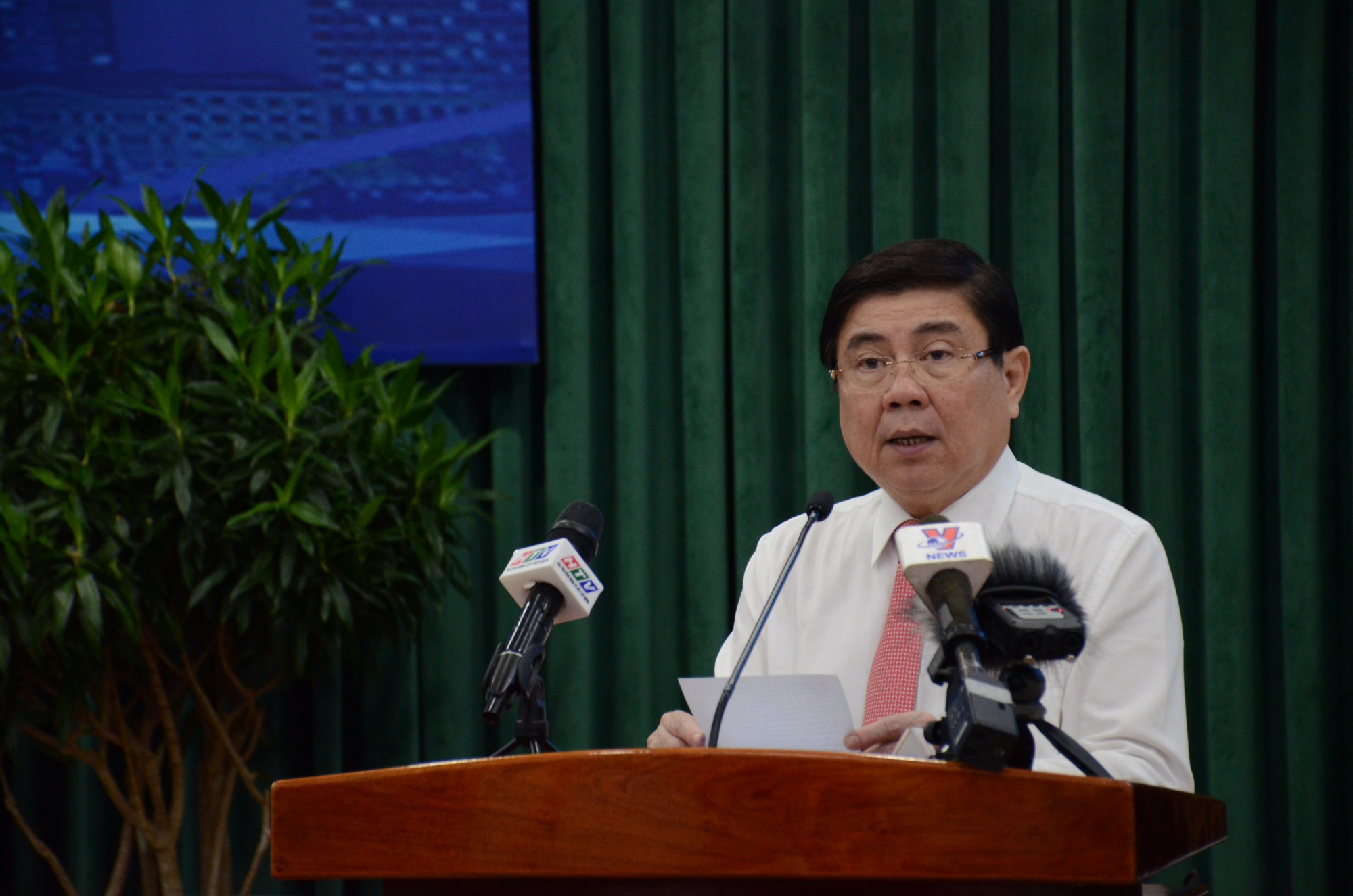 Chủ tịch UBND TPHCM: 'Chủ trương đúng hay không là do hợp lòng dân hay không' Chủ tịch UBND TPHCM Nguyễn Thành Phong tại hội nghị sáng 18/1