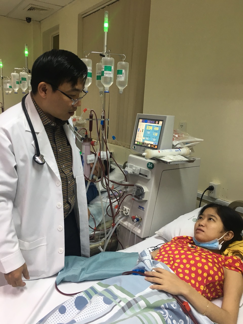 Mùa xuân nào cho Nhung? Th.s, BS Lê Đức Lộc hỏi thăm Nhung về chuẩn bị Tết nhứt
