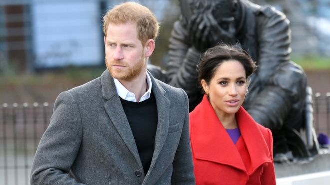 Harry và Meghan bị tước chức trách và cách xưng hô tôn kính của hoàng gia Hoàng tử Harry và Meghan sẽ không còn sử dụng danh xưng HRH và sẽ không nhận công quỹ dành cho các hoạt động hoàng gia - Ảnh: KARWAI TANG