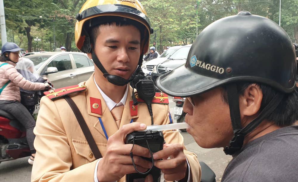 Bộ Y tế chỉ ra những trường hợp tuyệt đối không uống rượu bia Nói đến tác hại của rượu bia, mọi người thường nghĩ đến tai nạn giao thông và rối loạn tâm thần