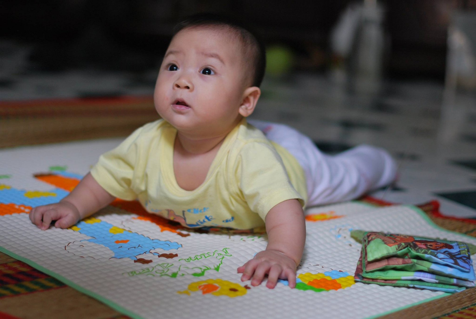 Viết cho con gái út Con gái trở nên mạnh mẽ hơn sau nhiều lần chạy chữa khắp các bệnh viện