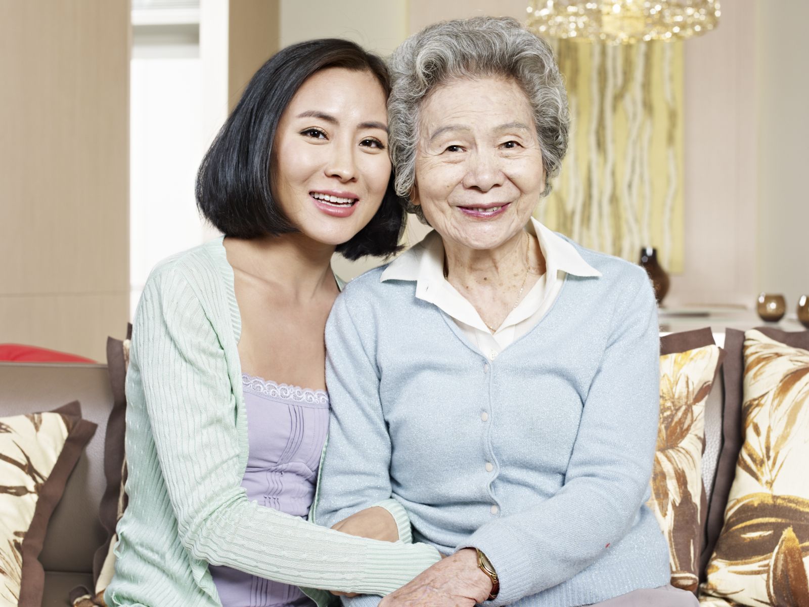 Cứ biếu má nhiều tiền tết là thành dâu hiền dâu thảo Hình minh hoạ
